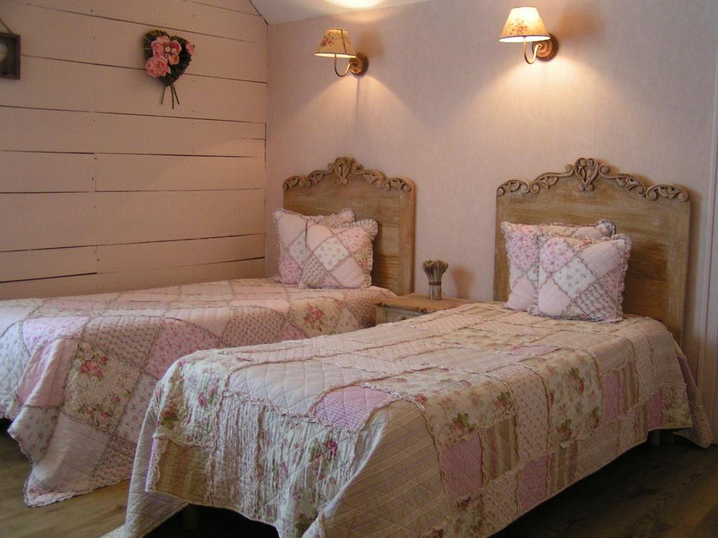 La Freneraie Hotell Paulhac  Rum bild