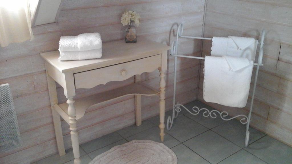 La Freneraie Hotell Paulhac  Rum bild